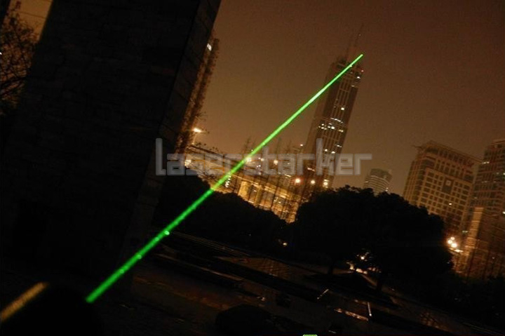 Grüne Laserpointer 300mW mit Aufsätze