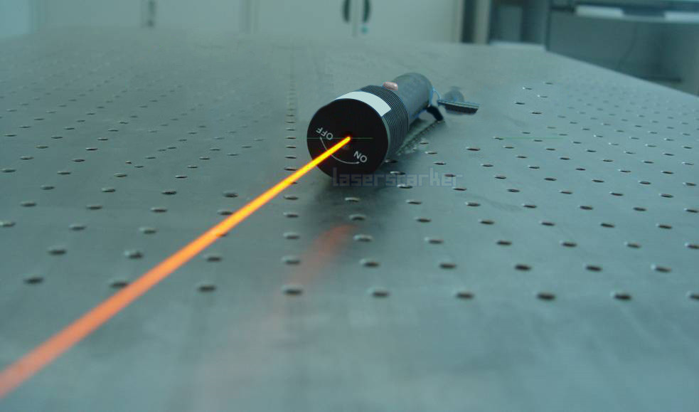 50mW Laserpointer gelb mit Schlüssel